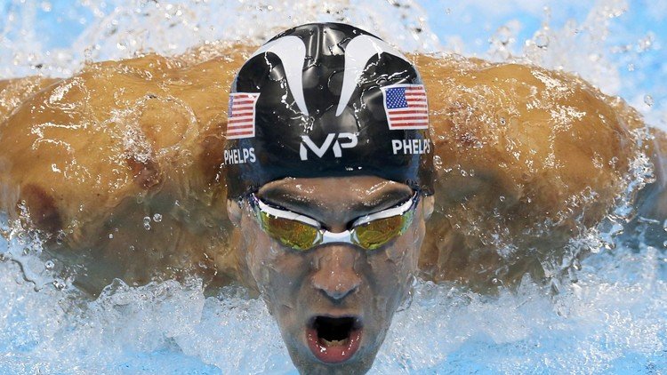 مايكل فيلبس يسابق القرش الأبيض!