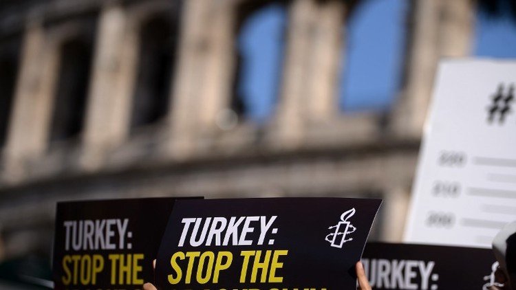 تركيا.. إعادة اعتقال ناشطتين من العفو الدولية