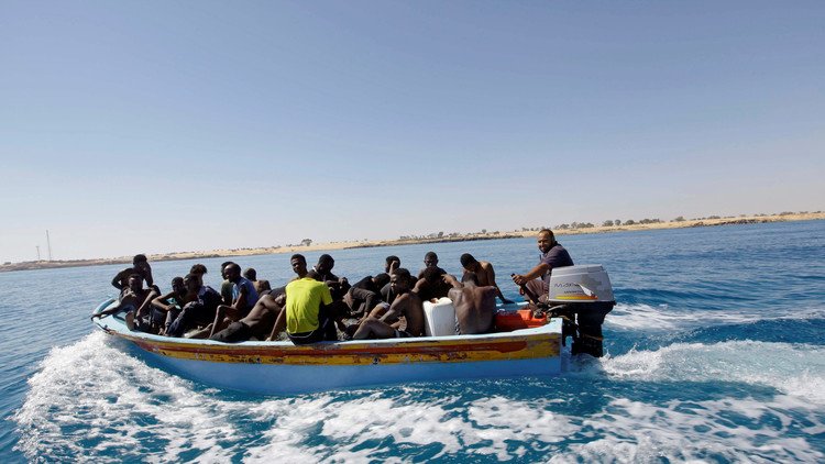 العثور على 13 جثة في قارب للمهاجرين قبالة سواحل ليبيا 