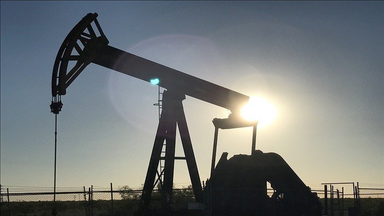 النفط يقفز مع انخفاض المخزونات الأمريكية