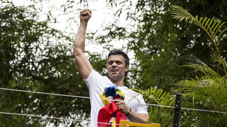 زعيم المعارضة الفنزويلية يناشد الجيش بعدم تأييد الحكومة
