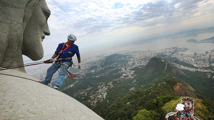 وظائف محفوفة بالمخاطر تتطلب قدرات استثنائية