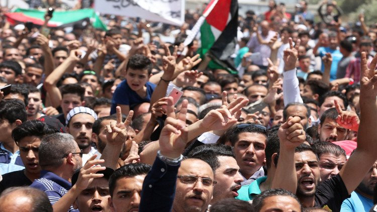 مظاهرة حاشدة في عمان تطالب بإغلاق السفارة الإسرائيلية