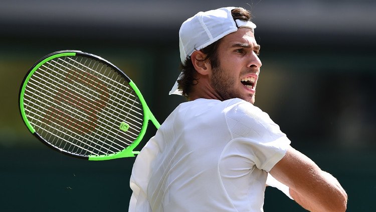 الروسي خاتشانوف يودع هامبورغ