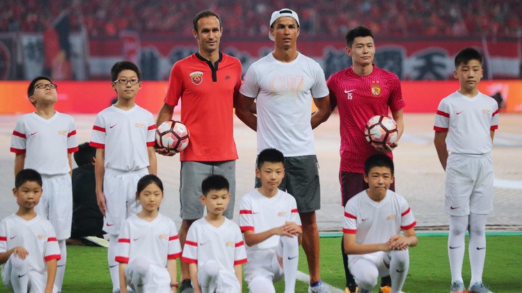 رونالدو يدعو لمساعدة أطفال اللاجئين السوريين