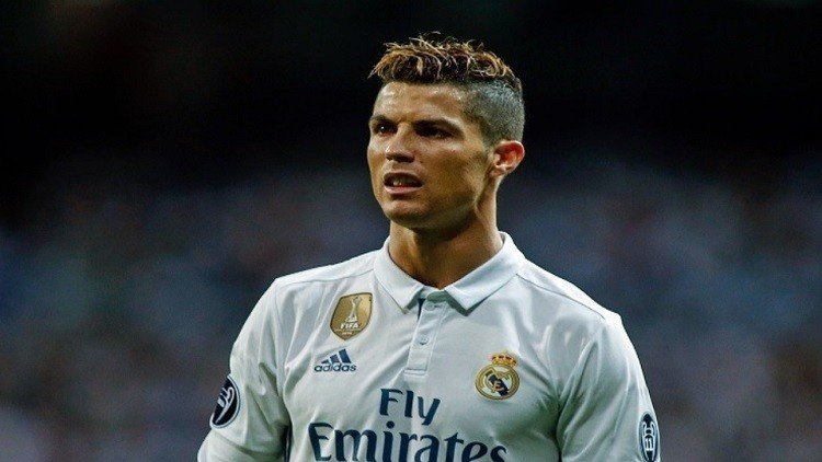 رونالدو ينفي تهربه الضريبي