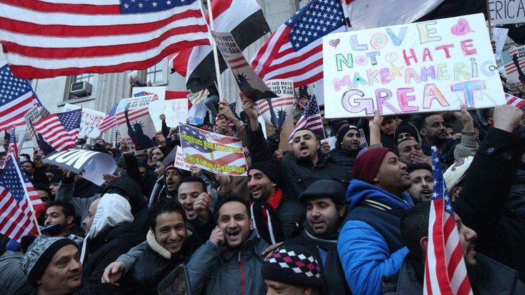 عشرات اليمنيين عالقون في ماليزيا بعد فقدان "التذاكر الذهبية" إلى أمريكا