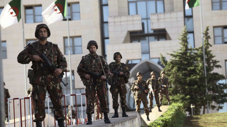 الجيش الجزائري يعلن تصفية 6 مسلحين