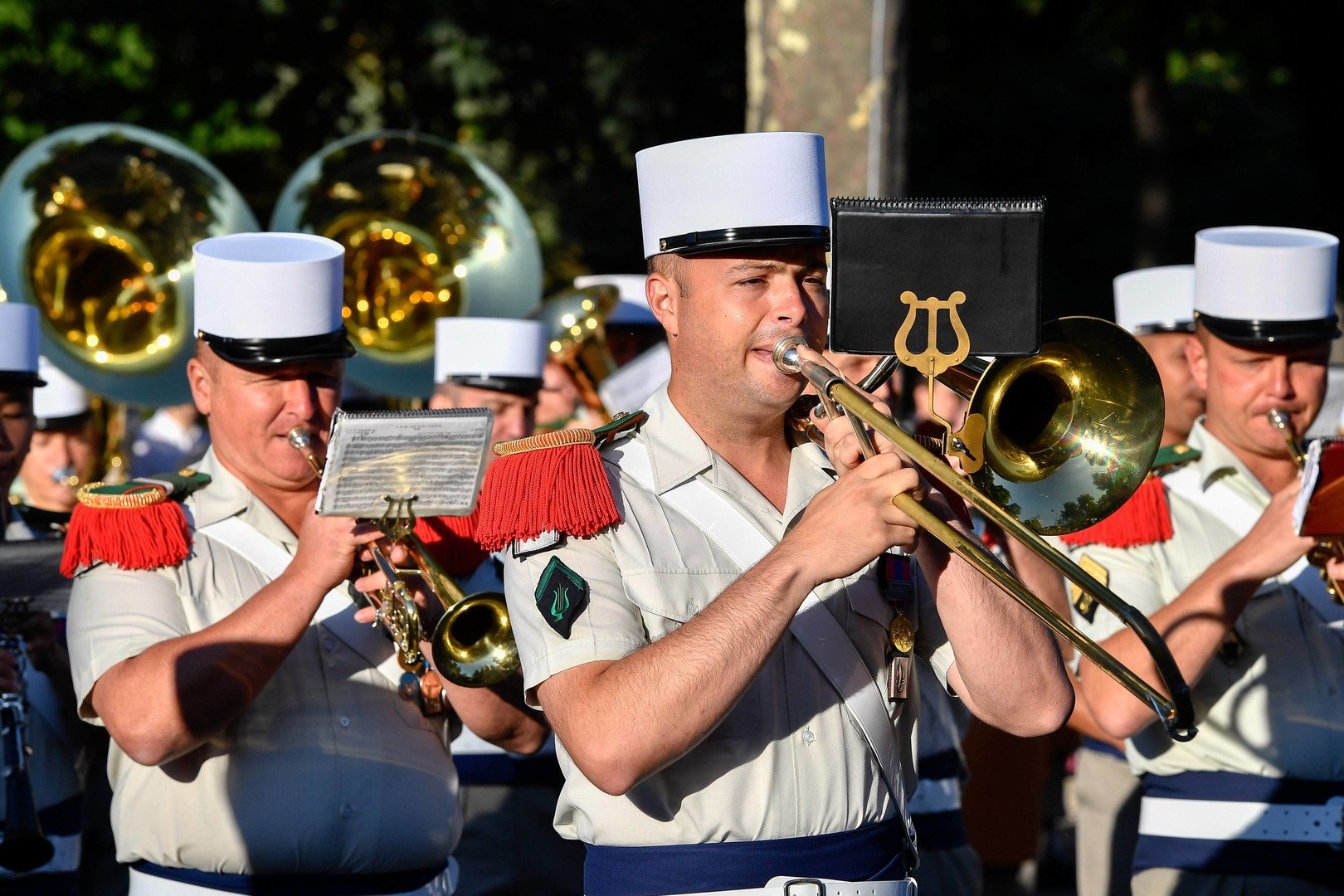 استعدادات أوركسترا الجيش الفرنسي قبيل المشاركة في الاستعراض العسكري