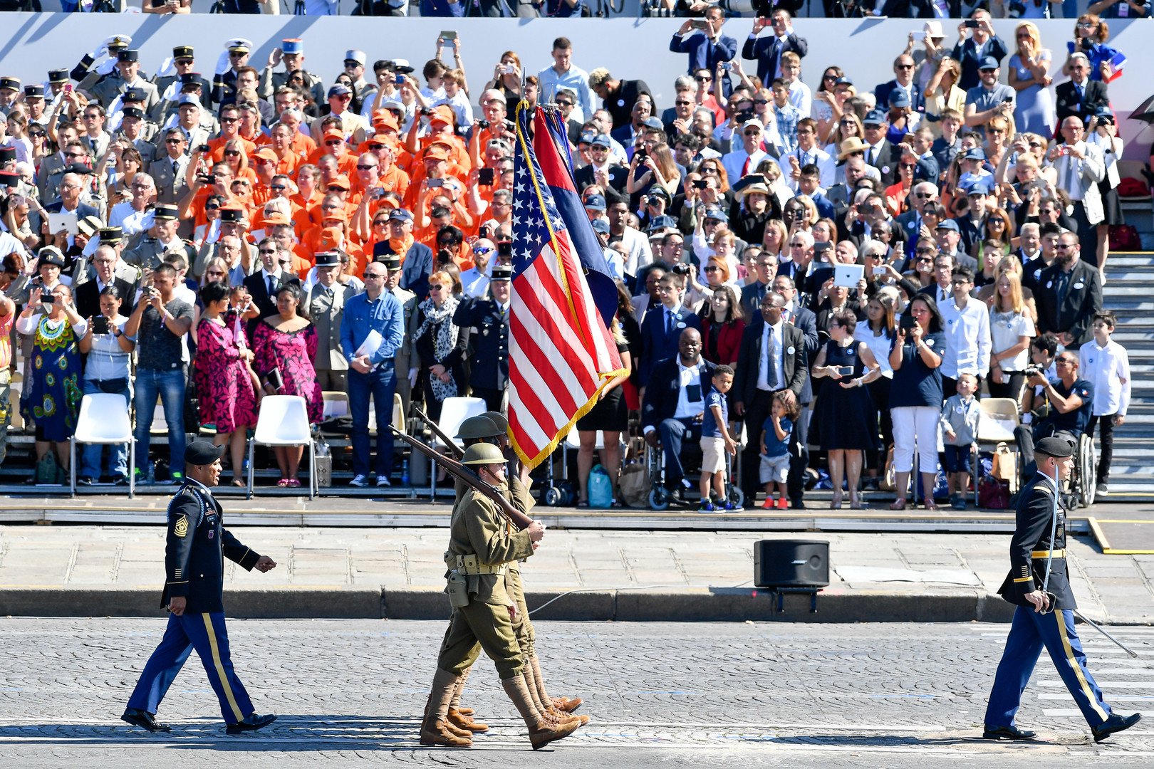 ممثلو الجيش الأمريكي يشاركون في الاستعراض العسكري