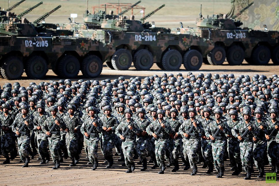 الجيش الصيني يكشف عن أسلحة جديدة في عيده التسعين