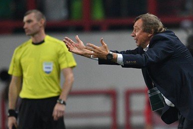 يوري سيومين مدرب لوكوموتيف موسكو