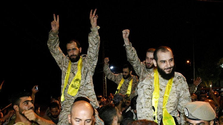 بالفيديو.. بلدة القاع اللبنانية تستقبل أسرى 