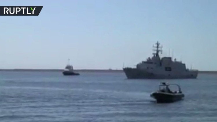 سفينة إيطالية ترسو في ميناء طرابلس بالرغم من تهديدات حفتر