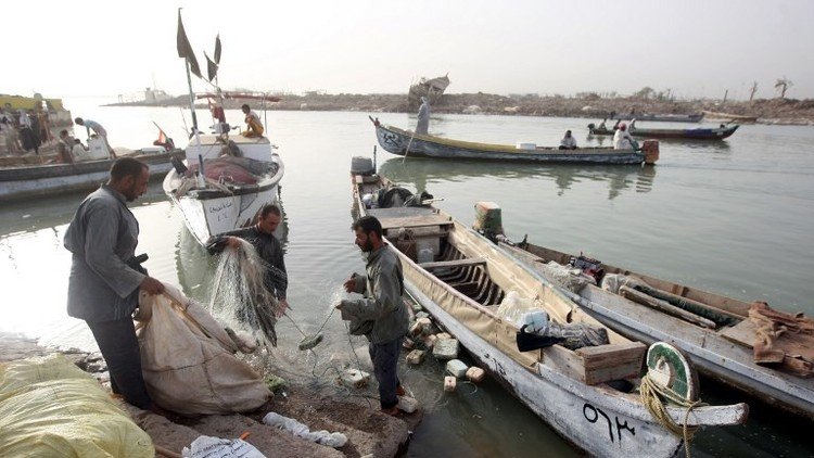 العراق يتسلم صياديه المحتجزين لدى الكويت