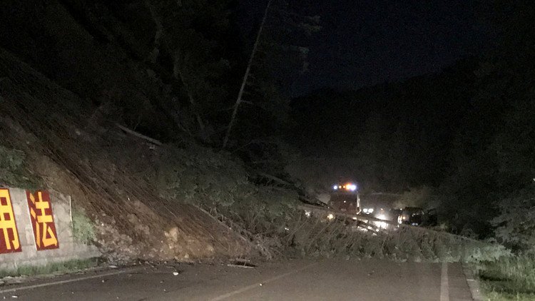 عشرات القتلى والجرحى بزلزال هز غربي الصين