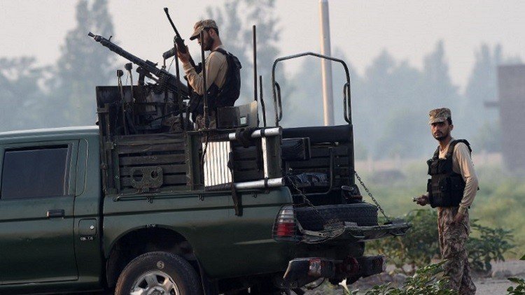 مقتل أربعة عسكريين في تفجير انتحاري بباكستان