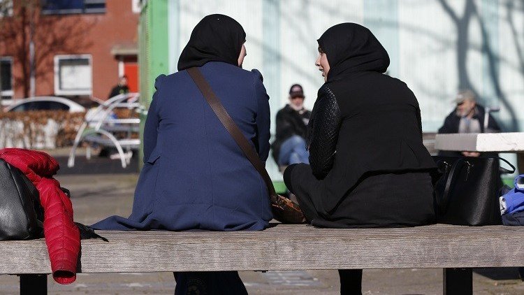 85 ألف دولار تعويض لمسلمة أجبرت على خلع حجابها في الولايات المتحدة