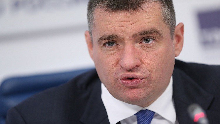 نائب روسي يرد بشدة على اتهامات وزير خارجية بولندا