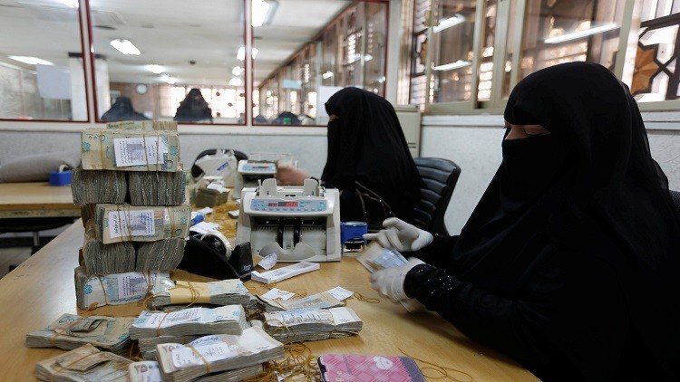 المركزي اليمني يشكو للتحالف من نقص تسليم الأموال 