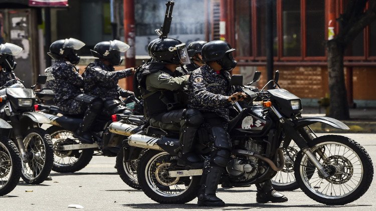 اعتقال 18 شخصا على صلة بهجوم استهدف قاعدة عسكرية في فنزويلا