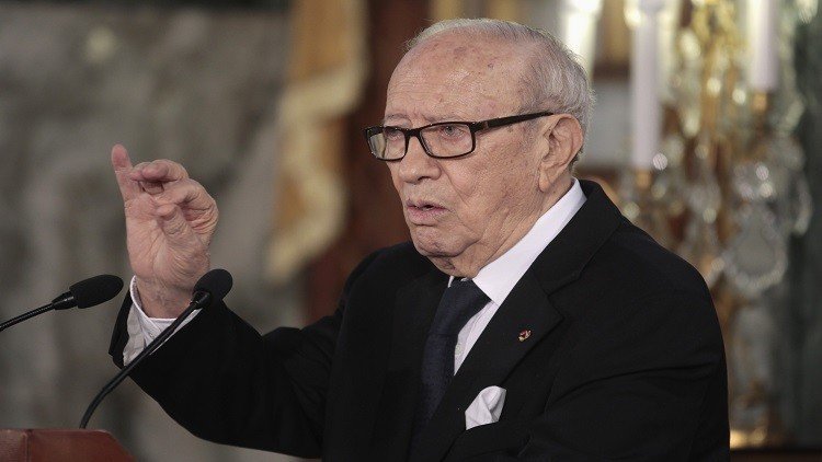 حزب تونسي يدعو لعزل السبسي لمخالفته الفصل الأول من الدستور