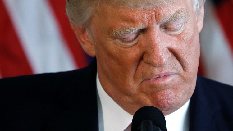 ترامب يقطع إجازته لسببين ويعود لواشنطن