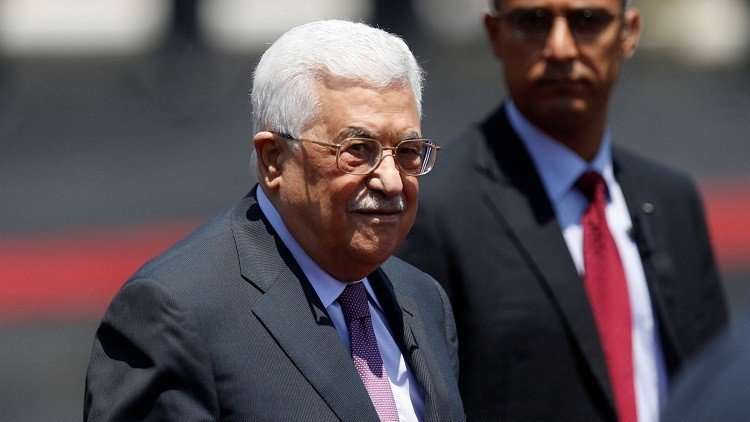 عباس يهدد حماس