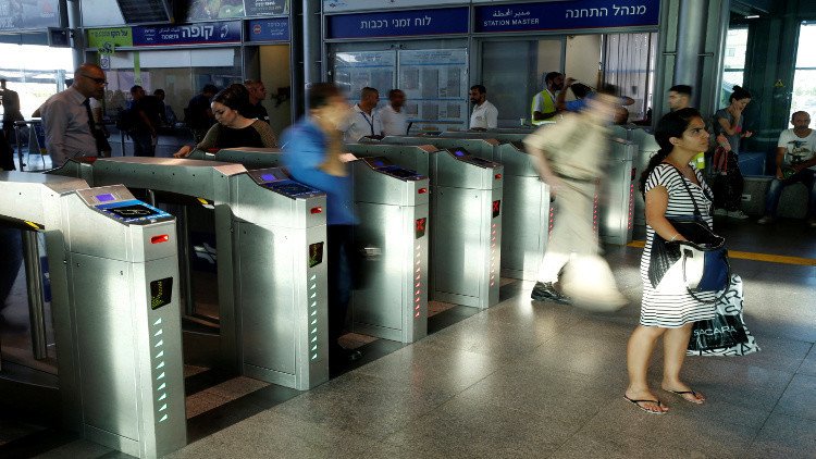 جسم غريب في محطة قطارات بتل أبيب يثير الهلع
