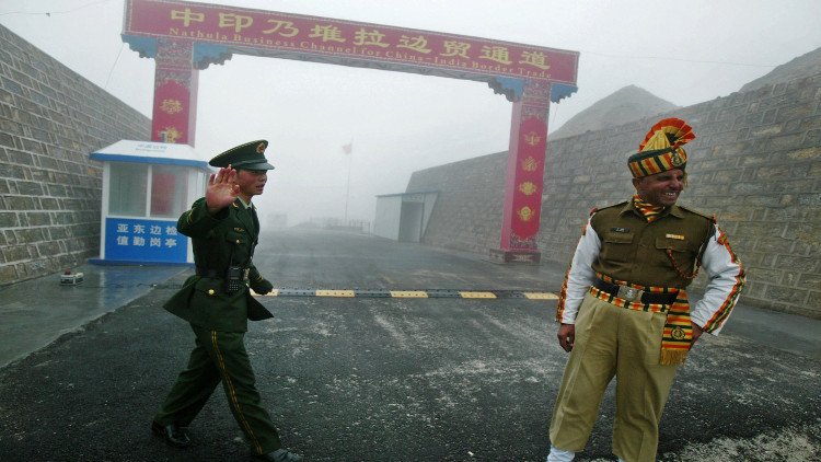 الصين تدعو الهند إلى حماية السلام بعد اشتباكات على الحدود بين البلدين