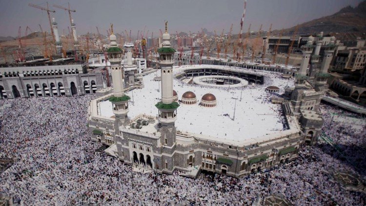 الرياض تسمح بدخول الحجاج القطريين برا