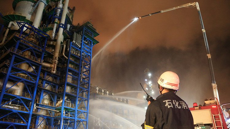 فيديو.. حريق هائل يضرب أكبر مصنع كيماوي في الصين