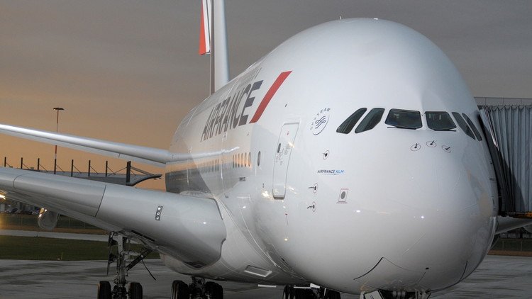 هبوط طائرة ركاب فرنسية اضطراريا في القاهرة 