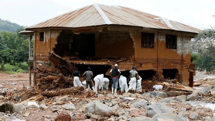 انتشال نحو 500 جثة بانهيار طيني في سيراليون
