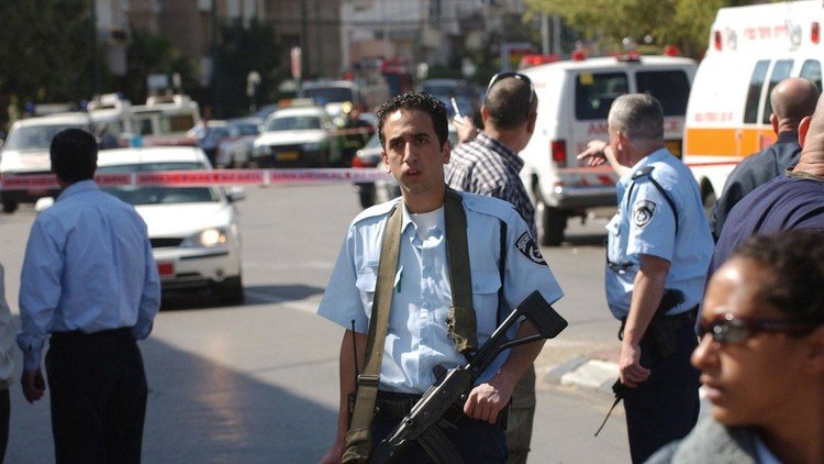 ضُربا لأن فتاة يهودية كانت بصحبتهما!