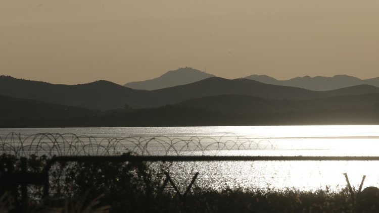 كوريا الشمالية تحاول إغراق جارتها