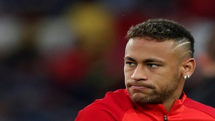  نيمار يخرج عن صمته وينتقد إدارة برشلونة