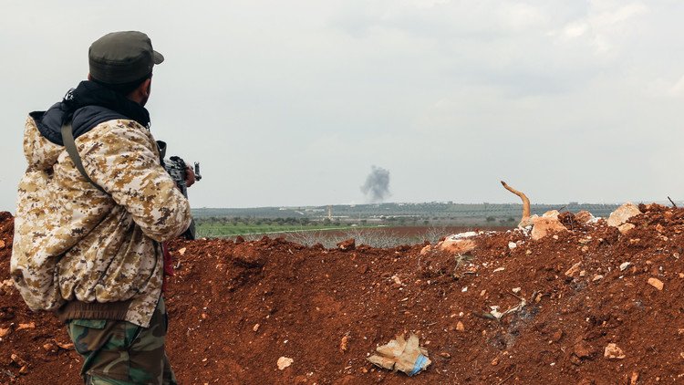 معركة حية بين جنود الجيش السوري ومسلحين من تنظيم 