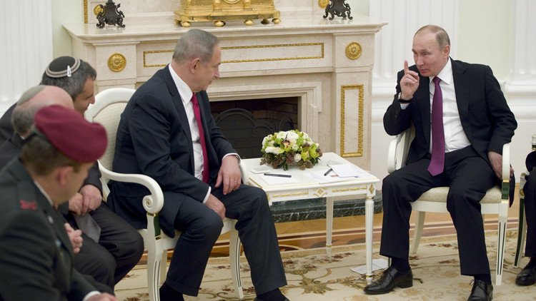 إسرائيل تكشف لبوتين معلومات سرية عن إيران 