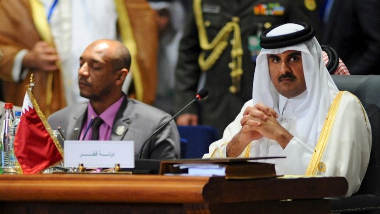 سر قنينة قطرية بغطاء أحمر!