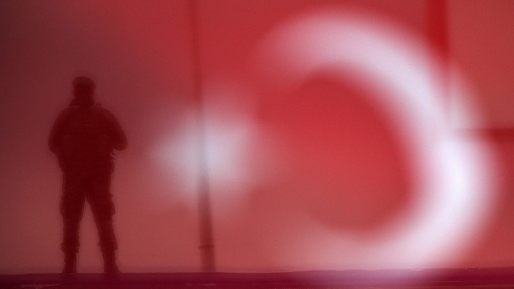 إقالة أكثر من 900 مسؤول حكومي في تركيا
