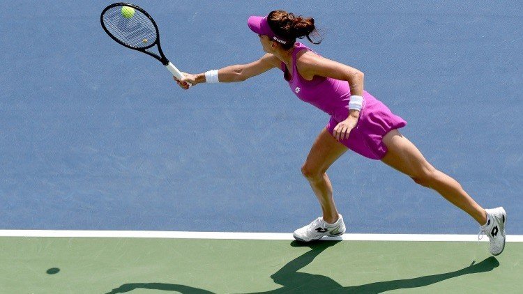 ردفانسكا تبلغ المربع الذهبي لدورة نيو هيفن الأمريكية