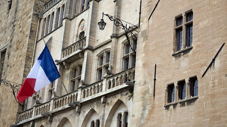 فرنسا تطرد 3 مغاربة "متشددين"