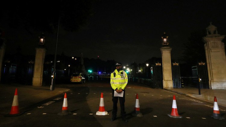 إصابة شرطيين جراء هجوم بسكين قرب قصر بكنغهام في لندن