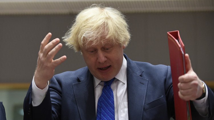 جوقة ليبية تصدم جونسون بعزف نشاز لنشيد بريطانيا الوطني!