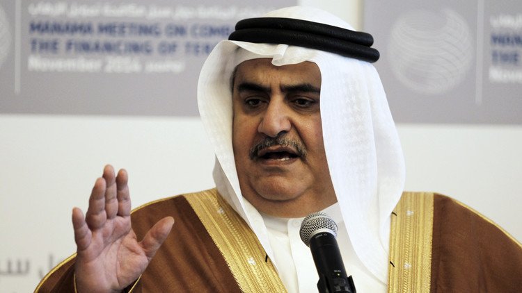 وزير خارجية البحرين يهاجم المقيمين في قطر ويصفهم بـ