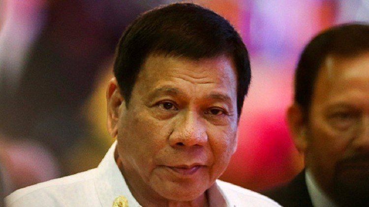 رئيس الفلبين: من حق الشرطة قتل الحمقى الذين يقاومون الاعتقال