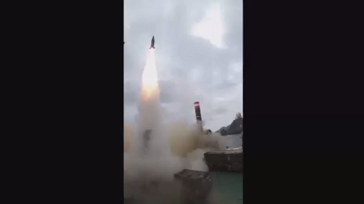 سيئول ترد على صاروخ  بيونغ يانغ بشريط فيديو!