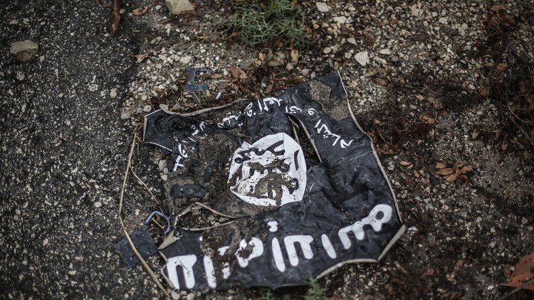 بالصور.. العشرات من مسلحي "داعش" يسلمون أنفسهم لقوات "البيشمركة"