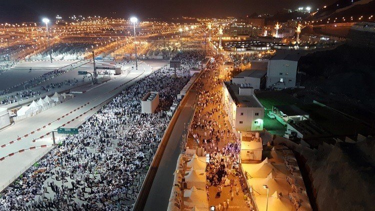 الحجاج ينفرون من صعيد عرفات إلى المشعر الحرام